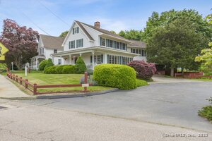Homes for sale in Stonington, CT | 40 Holmes St, Stonington, CT 06355 | MLS# 24098685