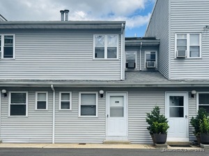 Homes for sale in Stamford, CT | 28 Linden Pl #4, Stamford, CT 06902 | MLS# 24100472