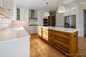 Homes for sale in East Lyme, CT | 11 Pumpkin Grv, East Lyme, CT 06333 | MLS# 24099687