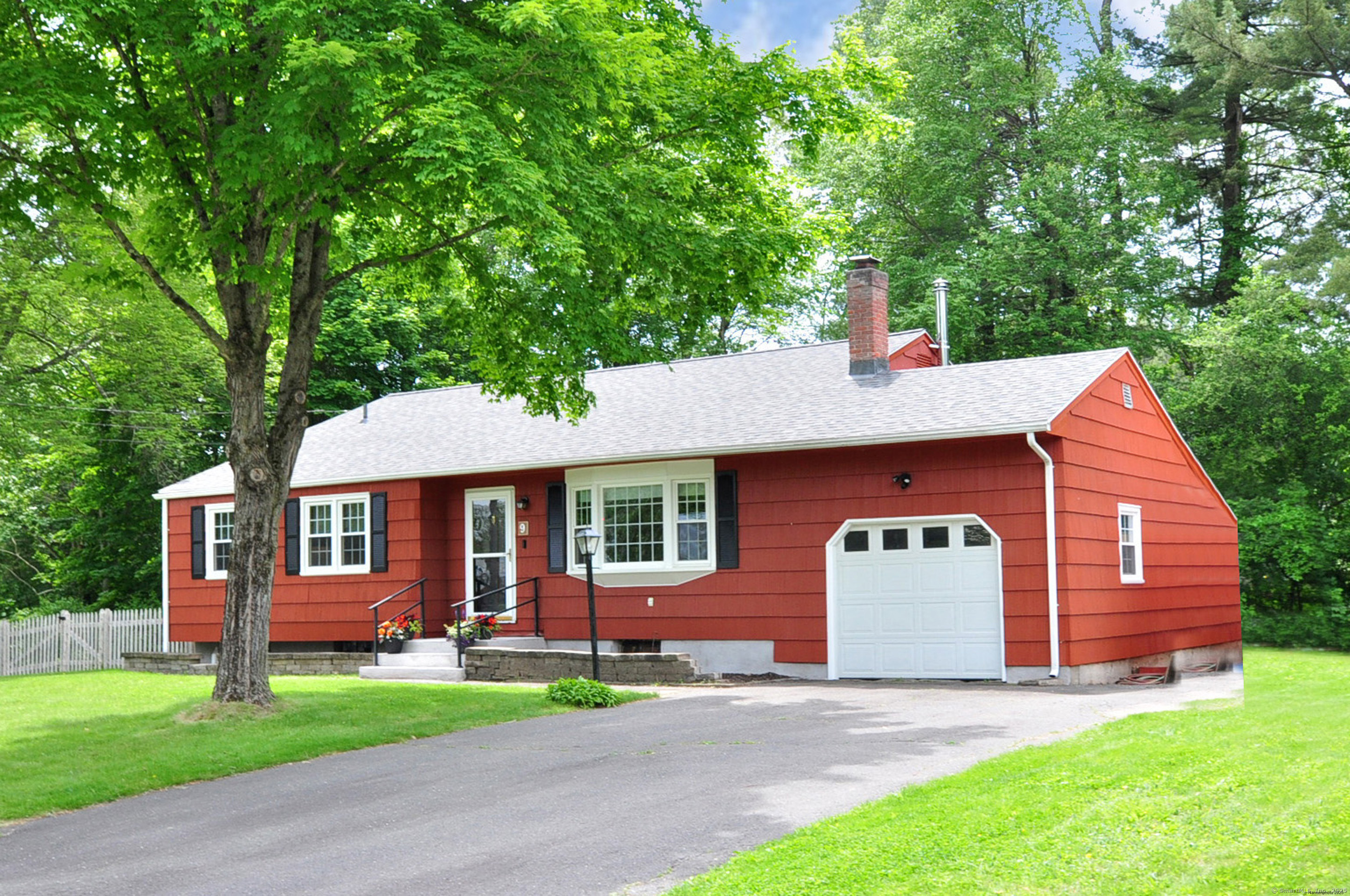 9 Kings Road Simsbury CT