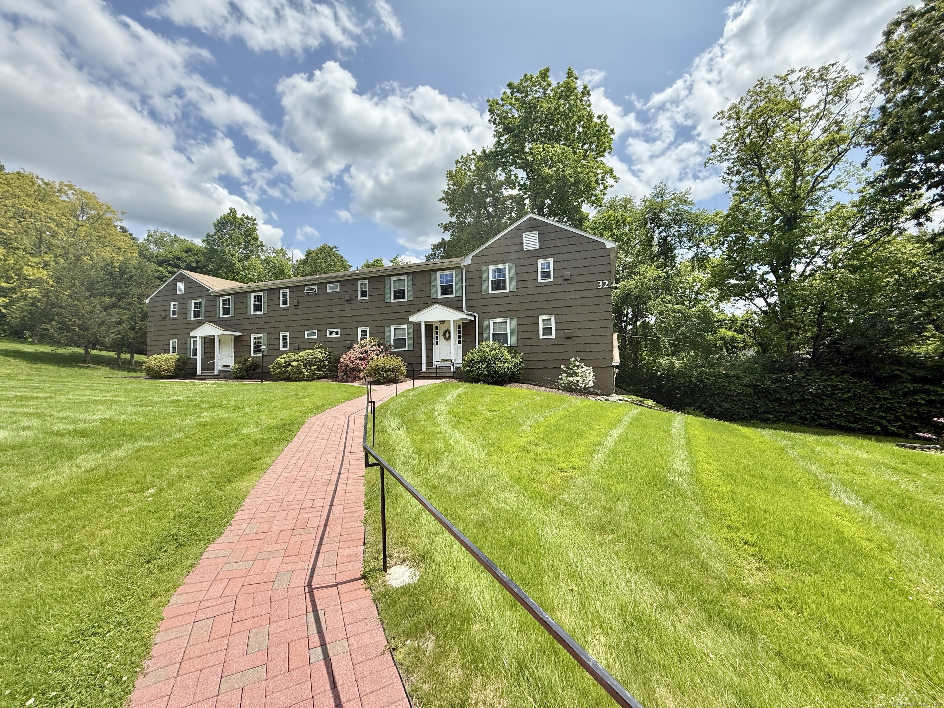 14 Arrowhead Way Woodbury CT