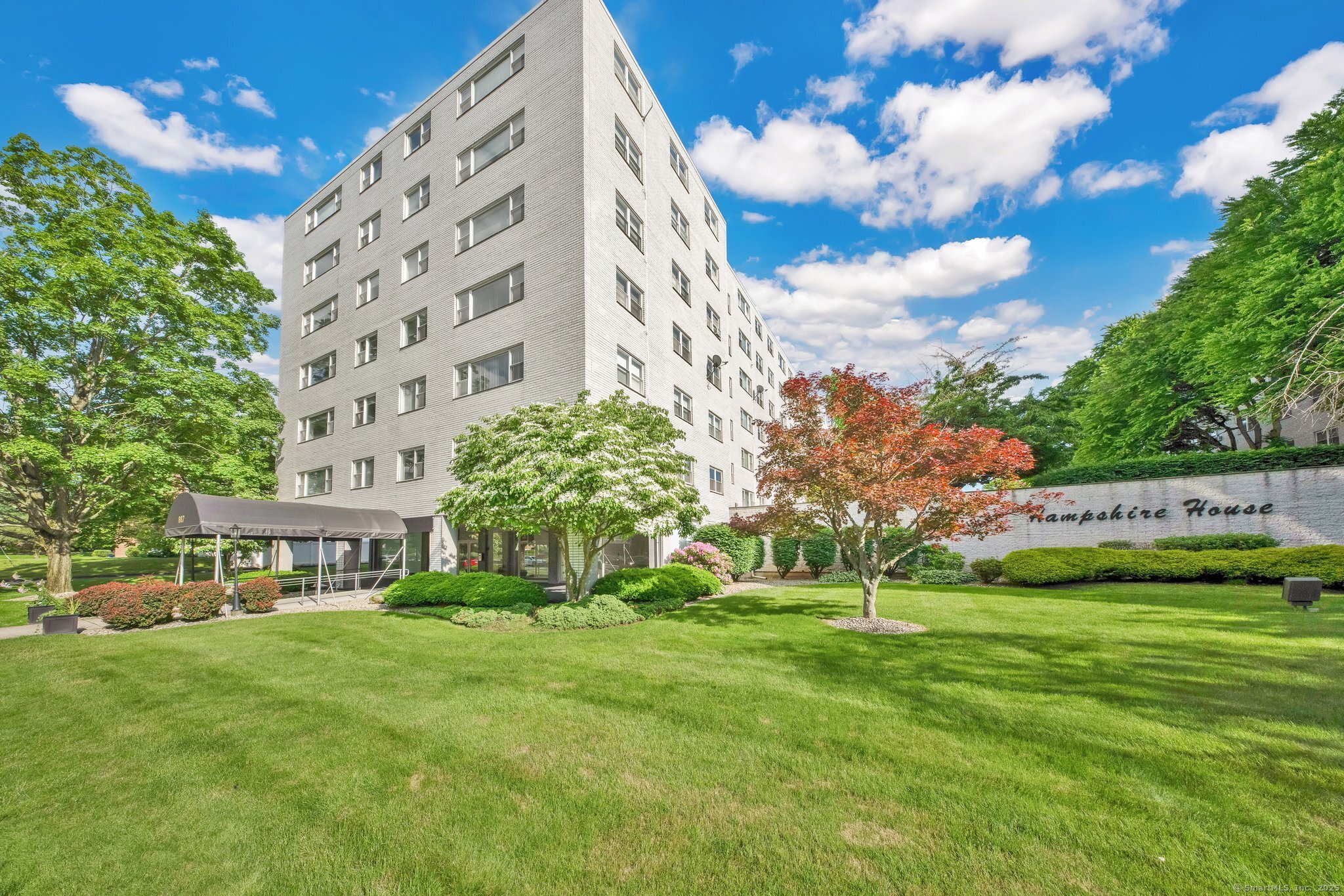 887 Farmington Avenue West Hartford CT