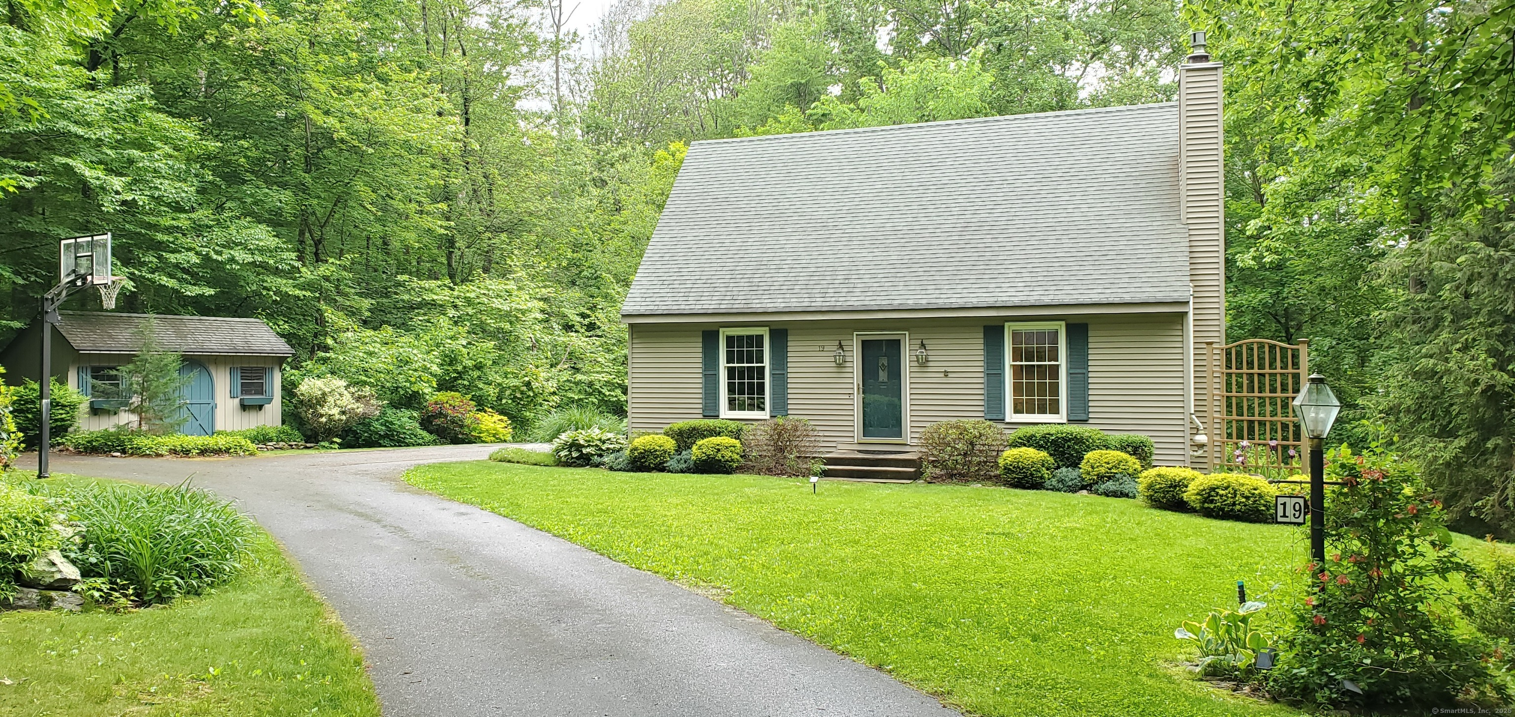 19 Oak Leaf Circle Coventry CT