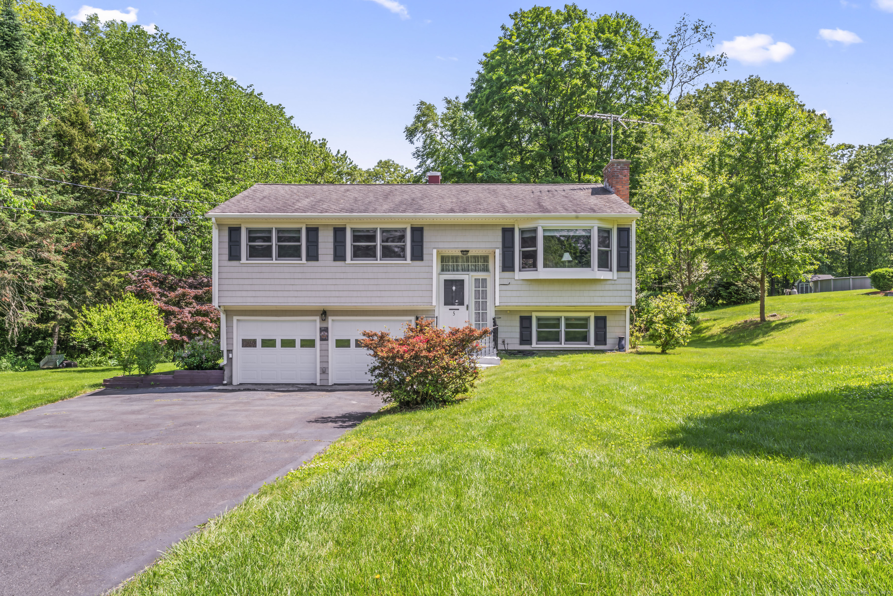 5 Settlers Lane Newtown CT