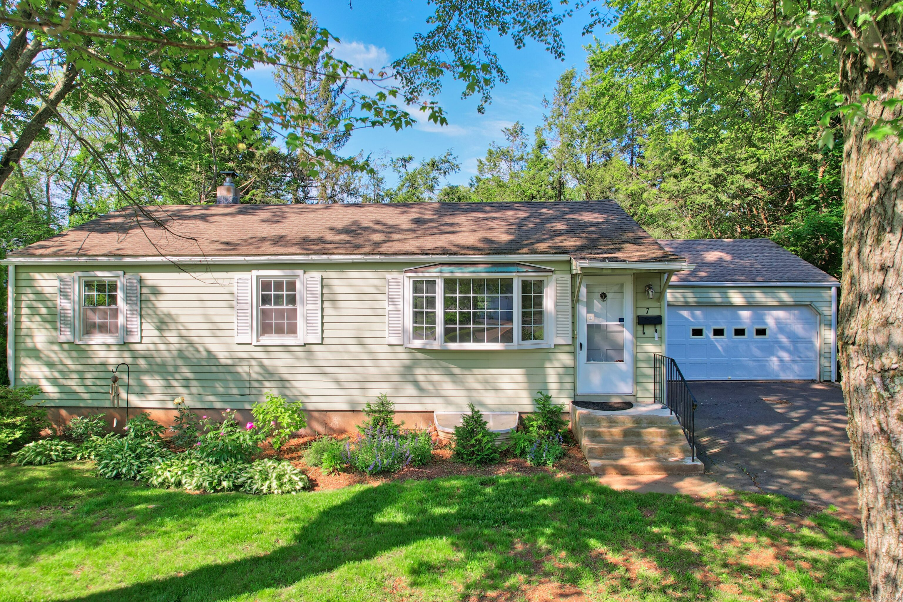 7 Pickett Lane Farmington CT