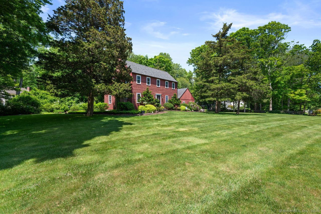 3 Colonial Drive Clinton CT