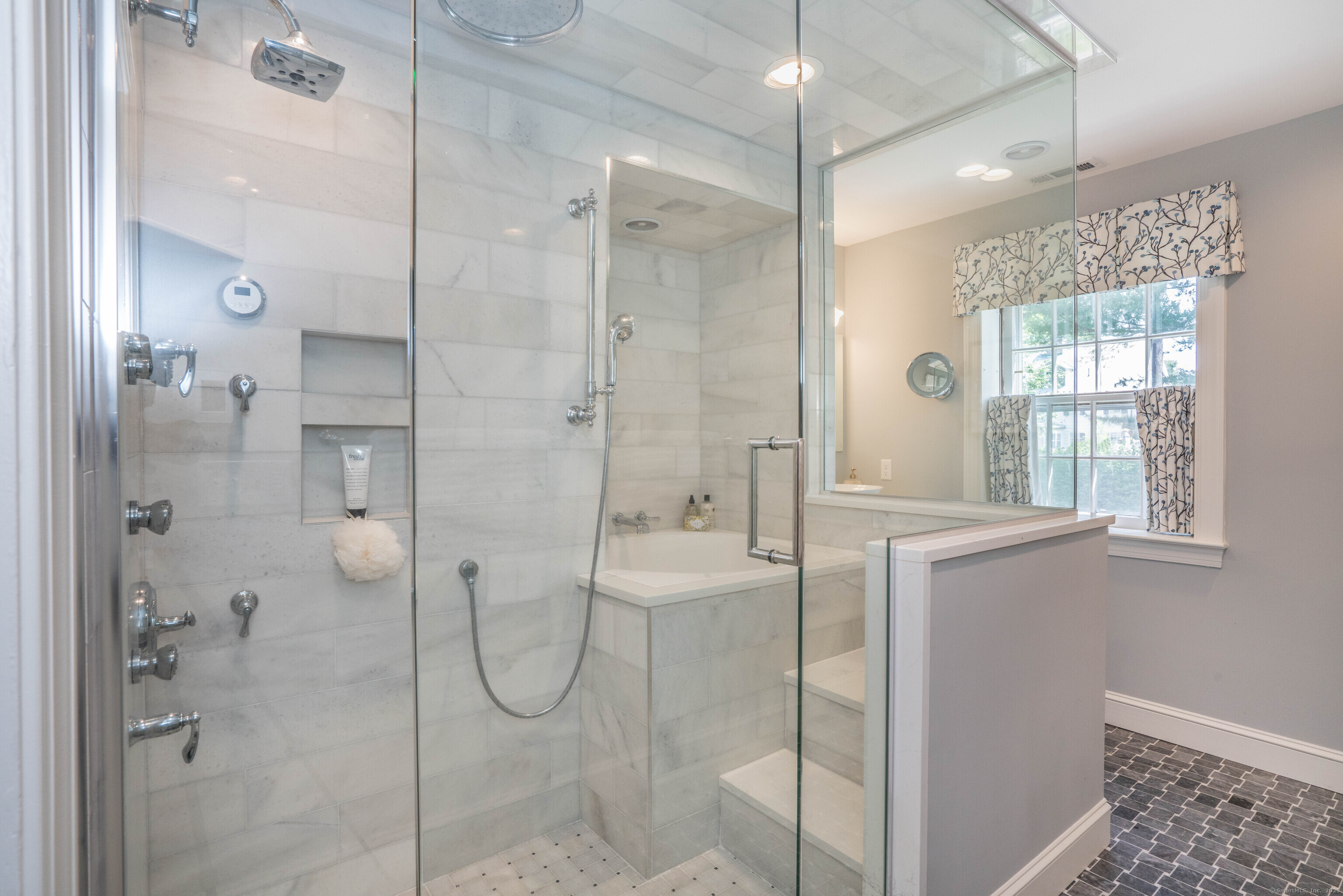 10 Norwood, West Hartford, 06117, 5 Bedrooms Bedrooms, ,4 BathroomsBathrooms,Single Family For Sale,For Sale,Norwood,24101513