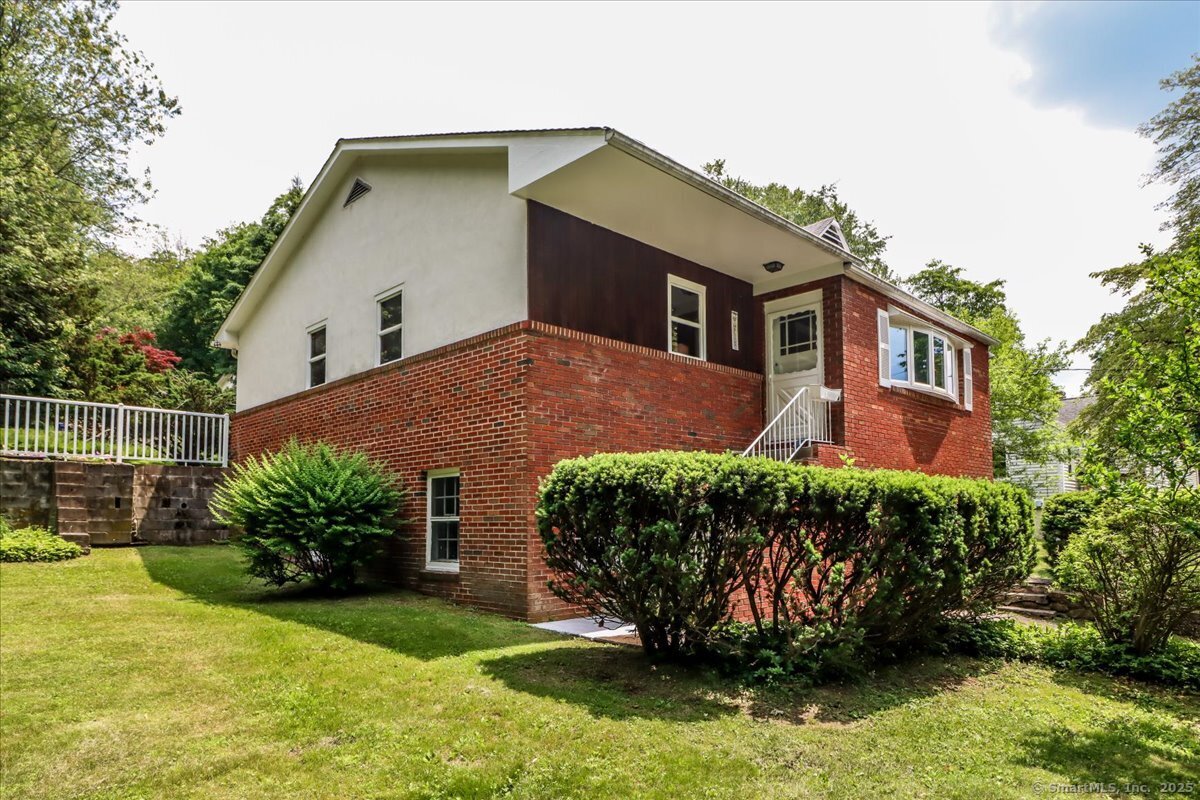 8 Fulton Drive New Fairfield CT