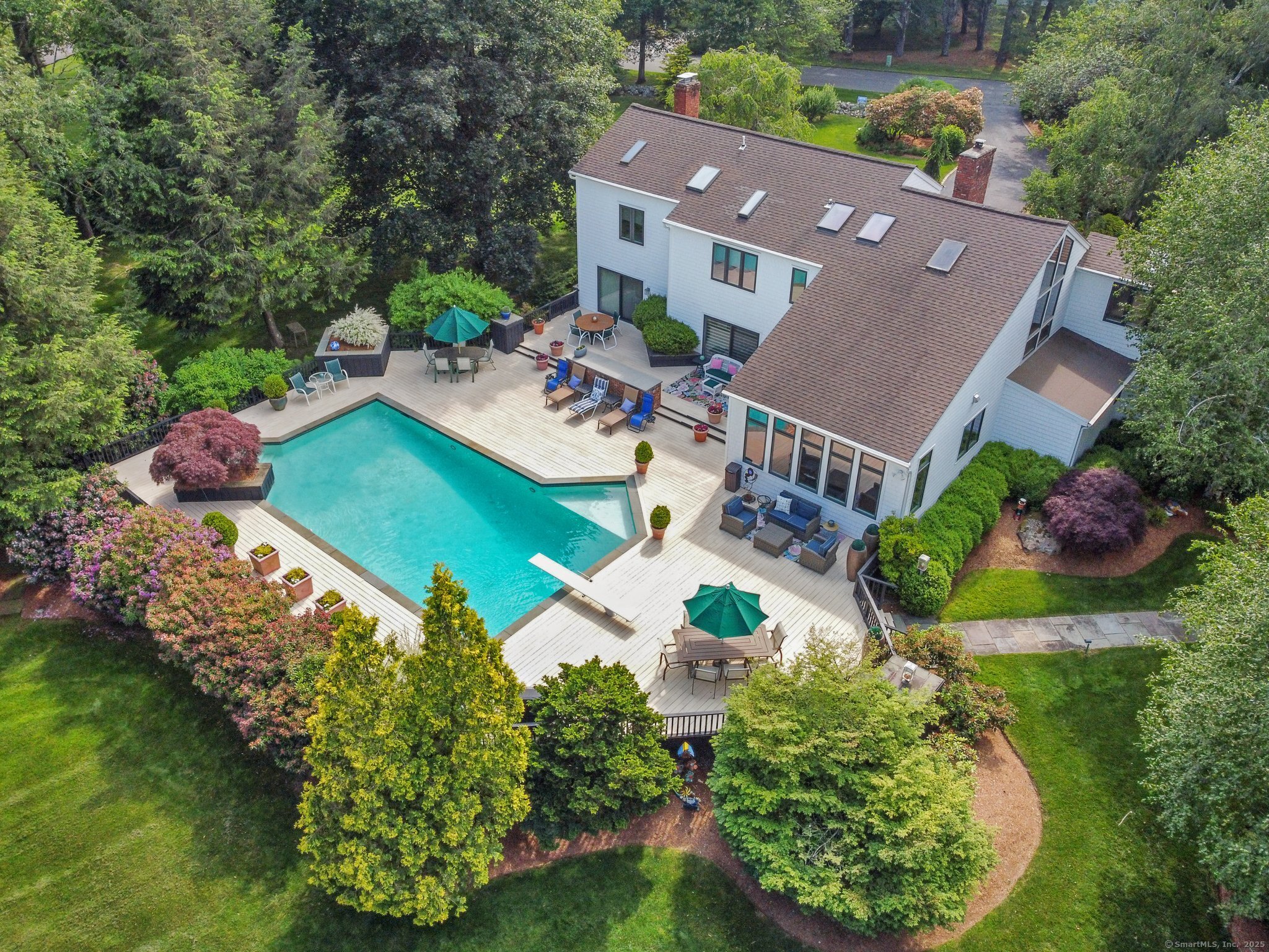 8 Hedgerow Common Weston CT