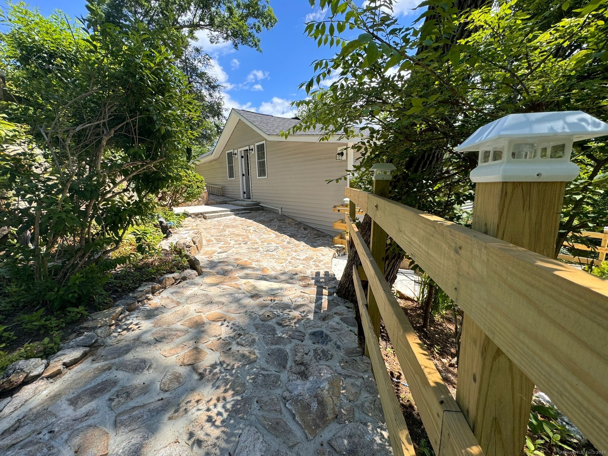 22 Hemlock Trail Newtown CT