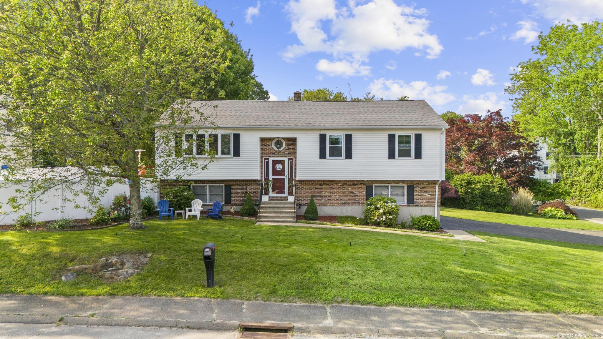 8 Hidden Pond Drive Waterbury CT