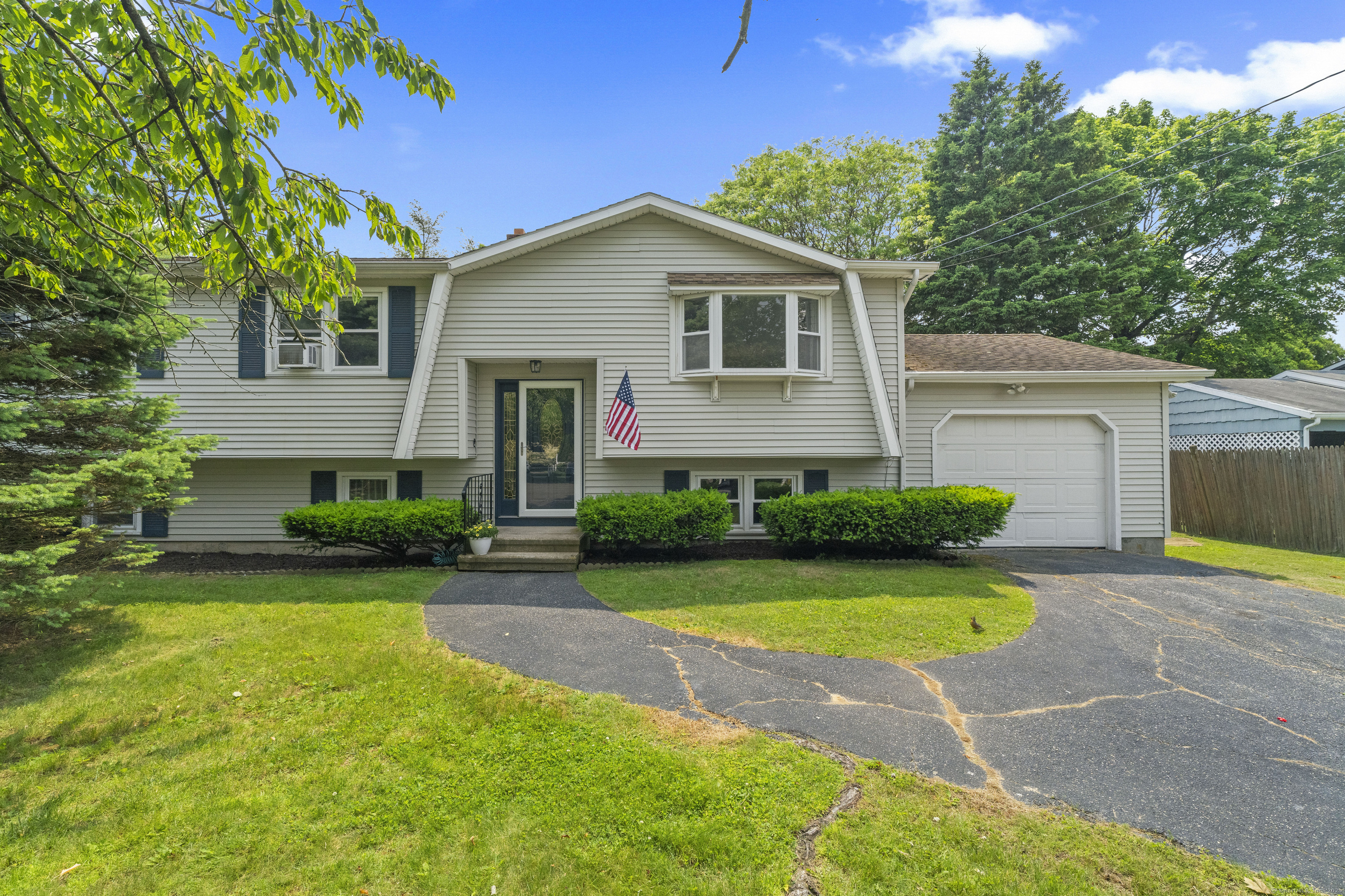 17 Chelsea Circle Milford CT