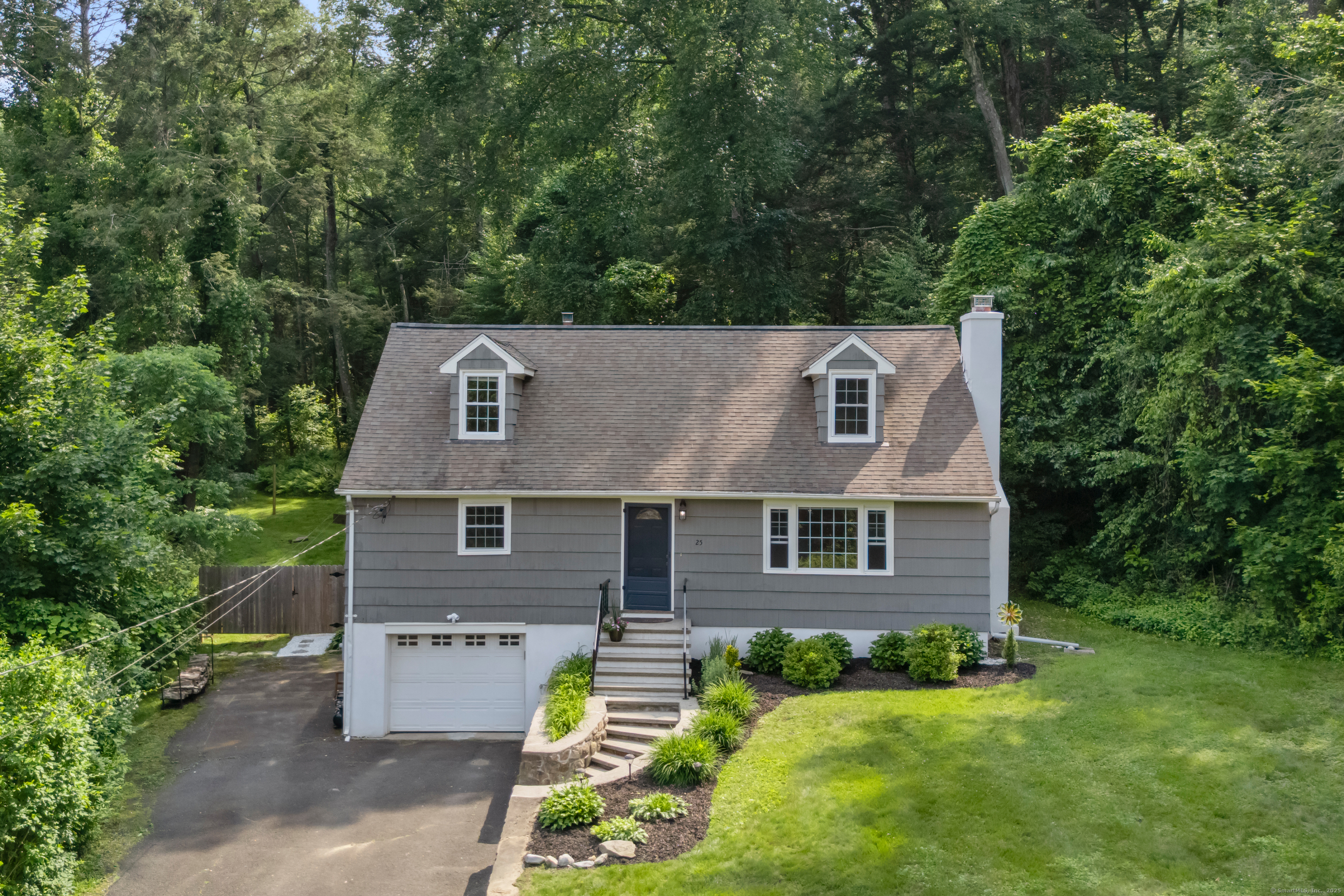 25 Hillside Circle Brookfield CT