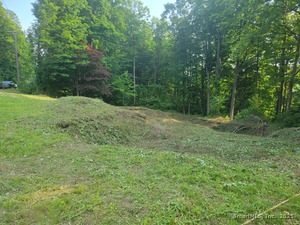 Homes for sale in Brookfield, CT | 126 Stony Hill Rd, Brookfield, CT 06804 | MLS# 24102674