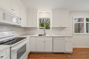 Homes for sale in Southbury, CT | 98 Heritage Vlg #A, Southbury, CT 06488 | MLS# 24101279