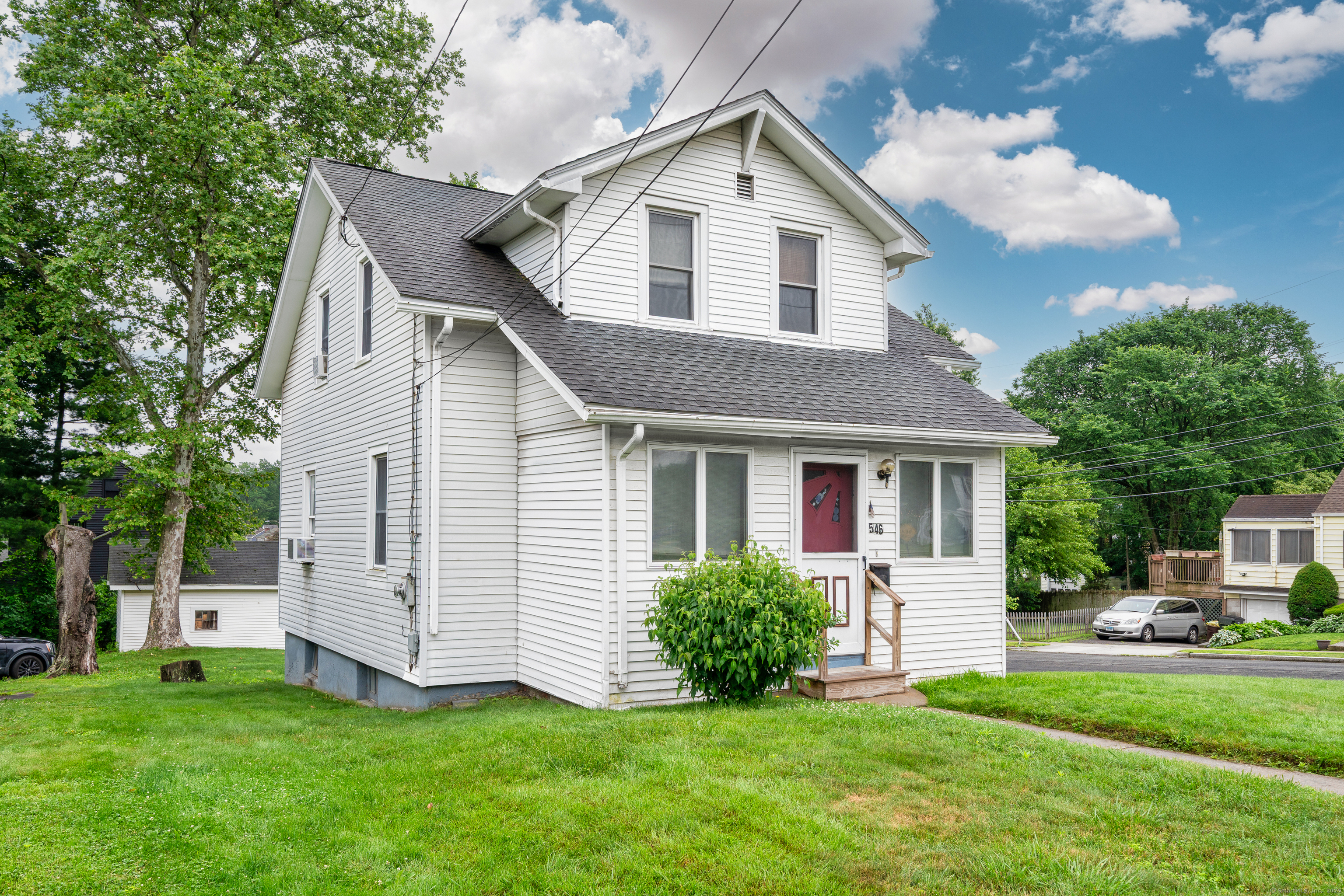 546 Quaker Lane West Hartford CT
