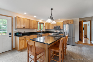 Homes for sale in Woodstock, CT | 39 Grey Fox Lndg, Woodstock, CT 06281 | MLS# 24104361