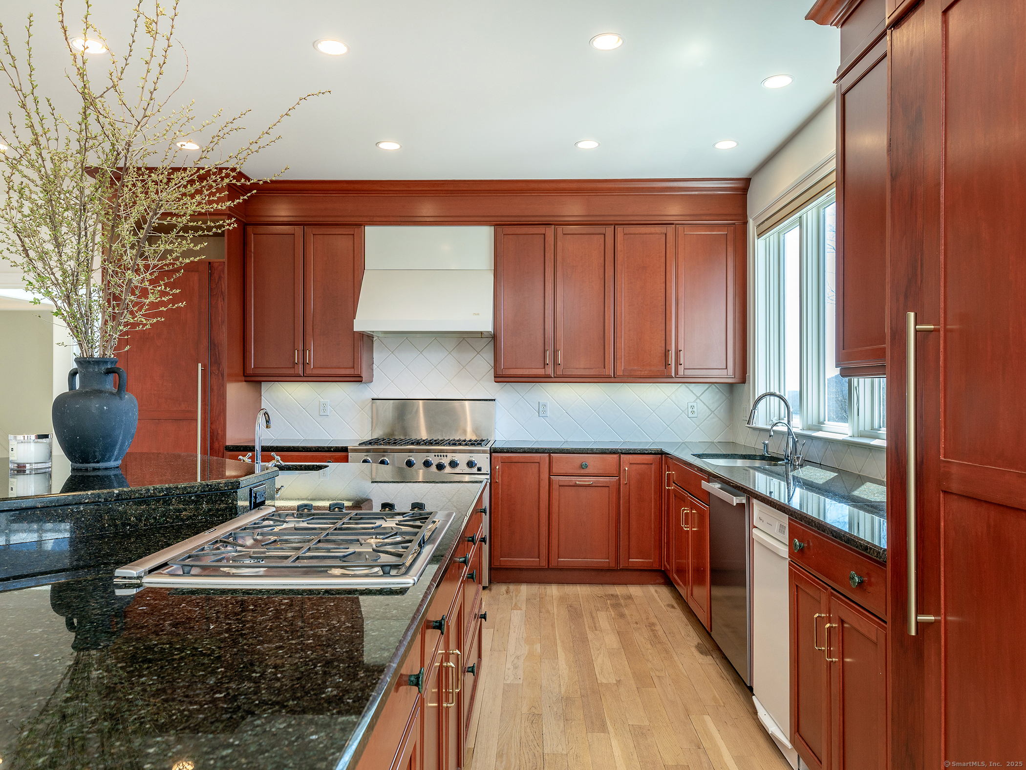 293 Lake, Warren, 06777, 5 Bedrooms Bedrooms, ,3 BathroomsBathrooms,Residential Rental,For Sale,Lake,24106073