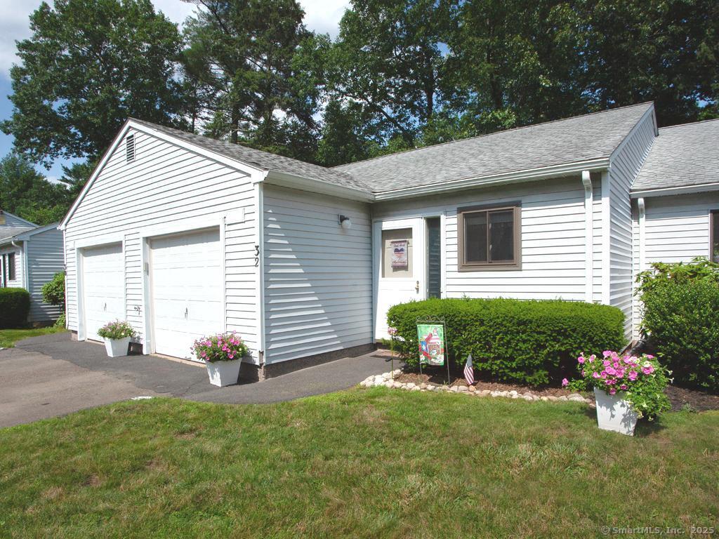32 Knoll Lane Simsbury CT