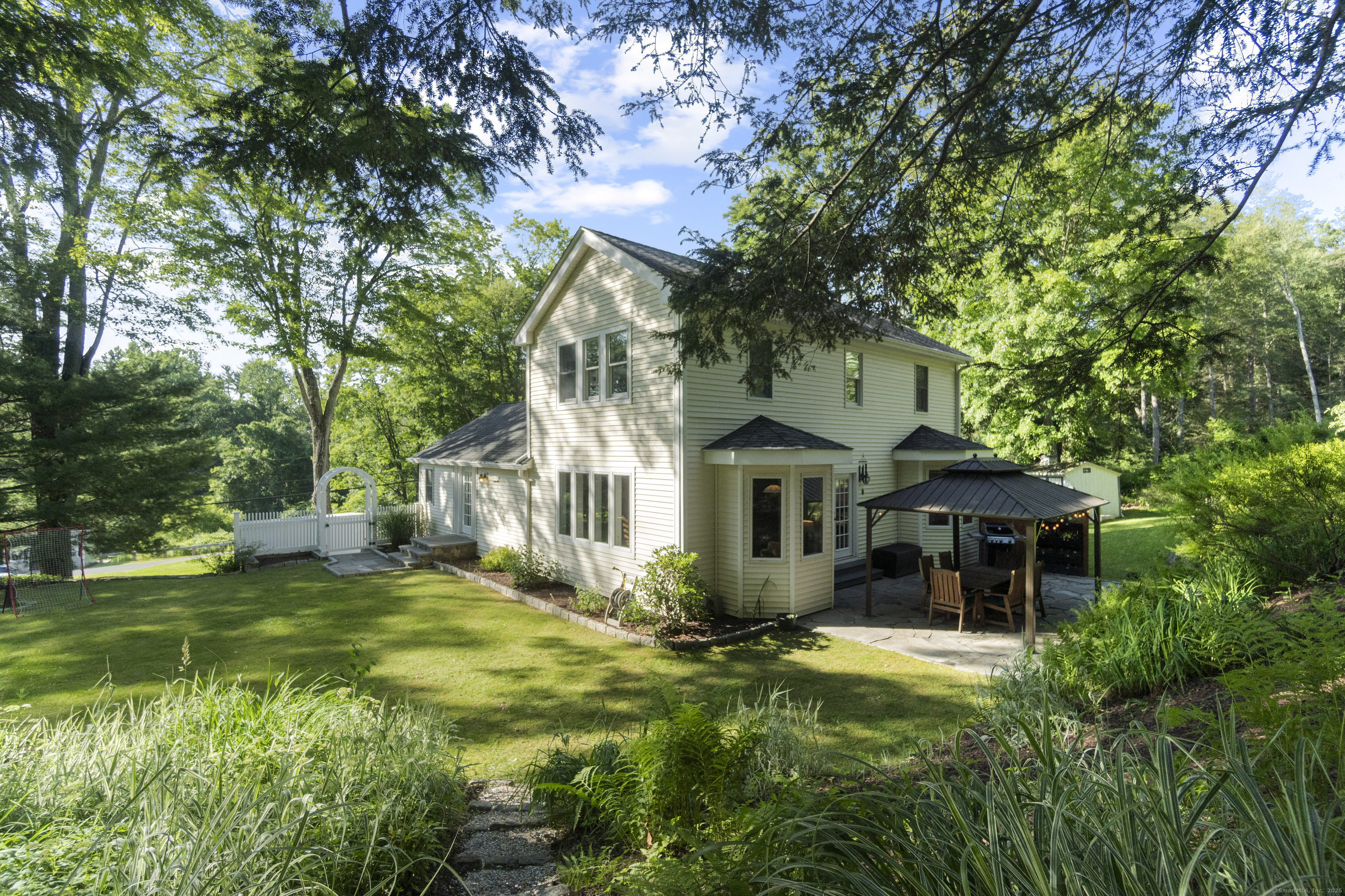 10 Lakeview Terrace Newtown CT