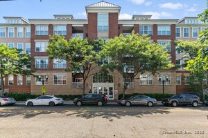 25 Adams Avenue, Unit 108