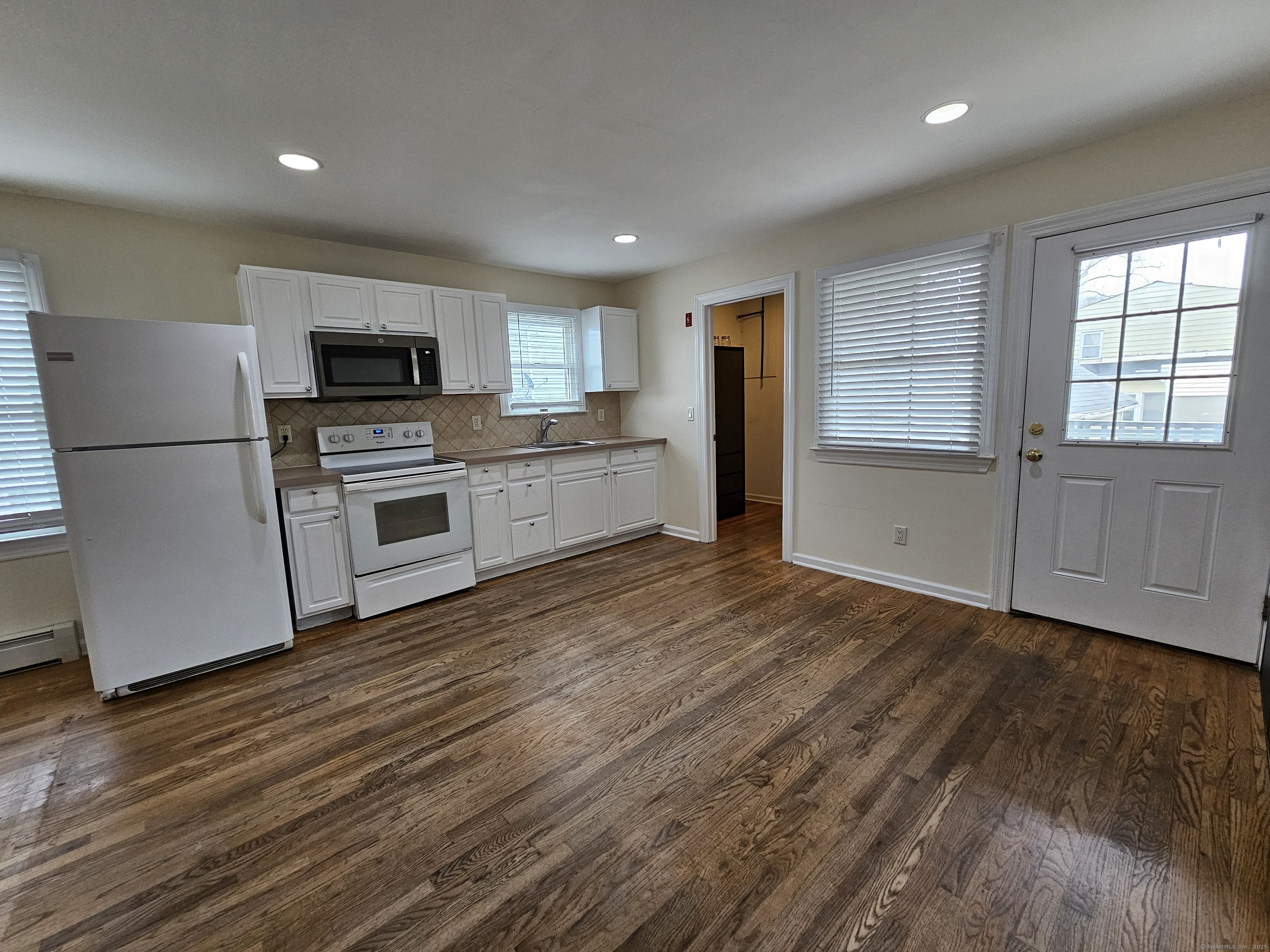 59 Harbor, Stamford, 06902, 2 Bedrooms Bedrooms, ,1 BathroomBathrooms,Residential Rental,For Sale,Harbor,24107613