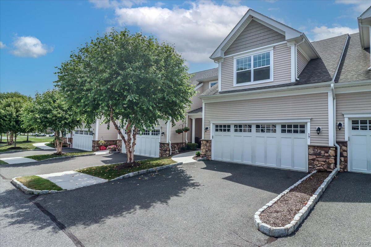 17 Brookside Court Newtown CT