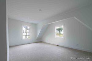 Homes for sale in East Lyme, CT | 5 Pumpkin Grv, East Lyme, CT 06333 | MLS# 24108358