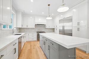 28 Pin Oak Court