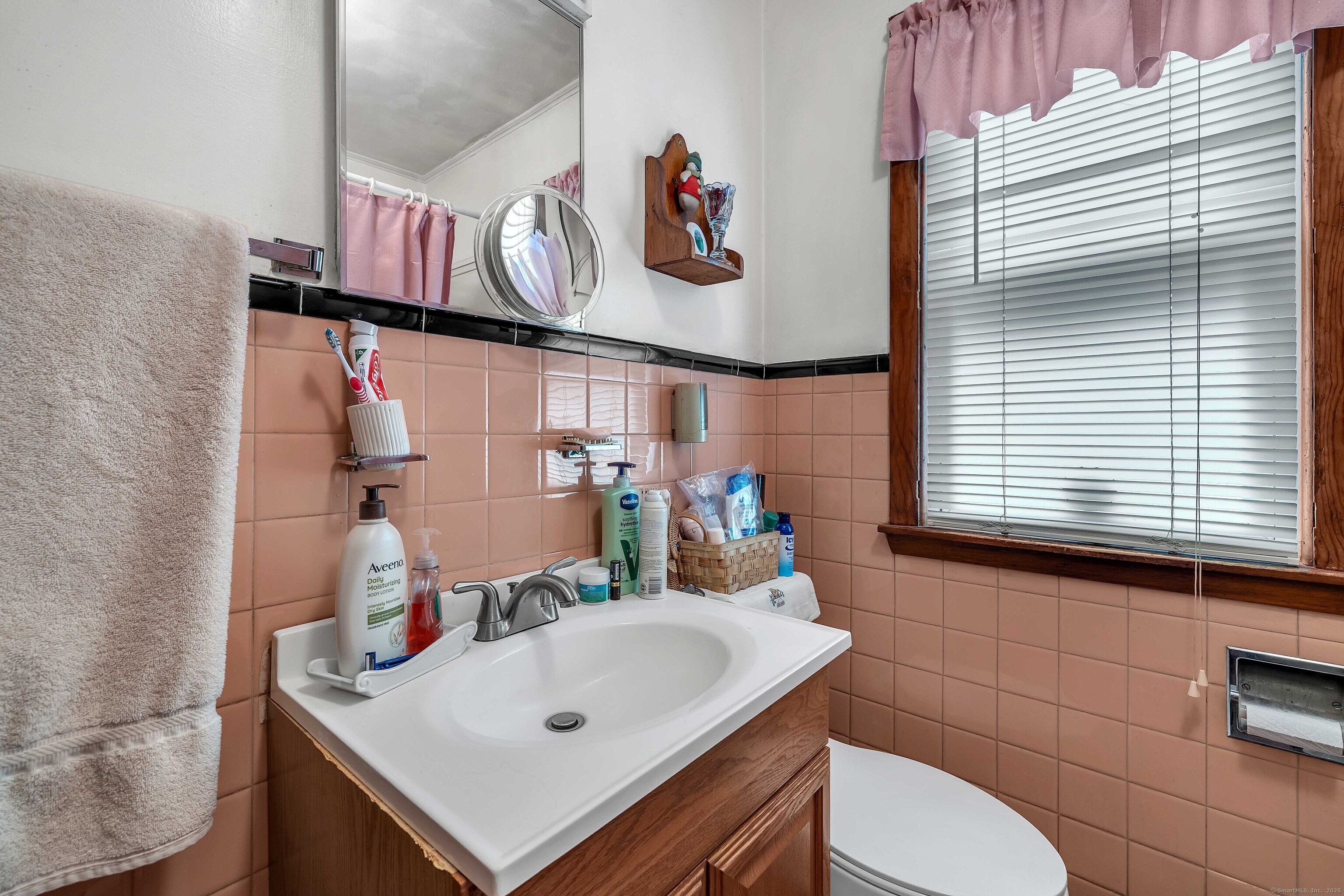 398 & 402 Boston Post, Waterford, 06385, 7 Bedrooms Bedrooms, ,2 BathroomsBathrooms,Multi-family For Sale,For Sale,Boston Post,24107216