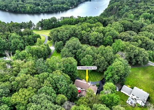 11 Sweetbriar Lane