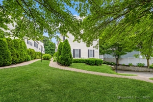 38 Stuart Avenue, Unit APT C