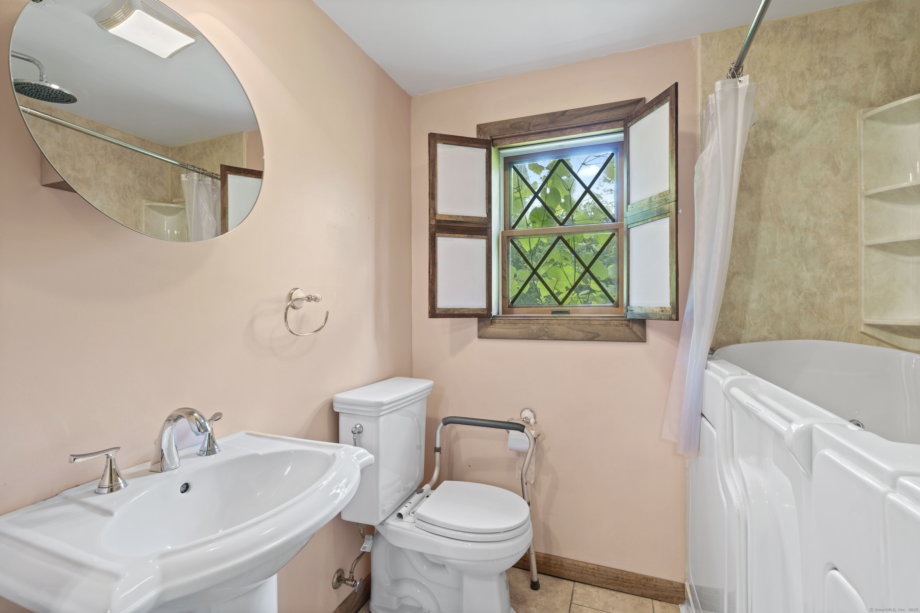 905 Meriden, Southington, 06489, 3 Bedrooms Bedrooms, ,2 BathroomsBathrooms,Single Family For Sale,For Sale,Meriden,24110082