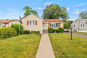 Homes for sale in Stratford, CT | 128 Auburn St, Stratford, CT 06614 | MLS# 24110977