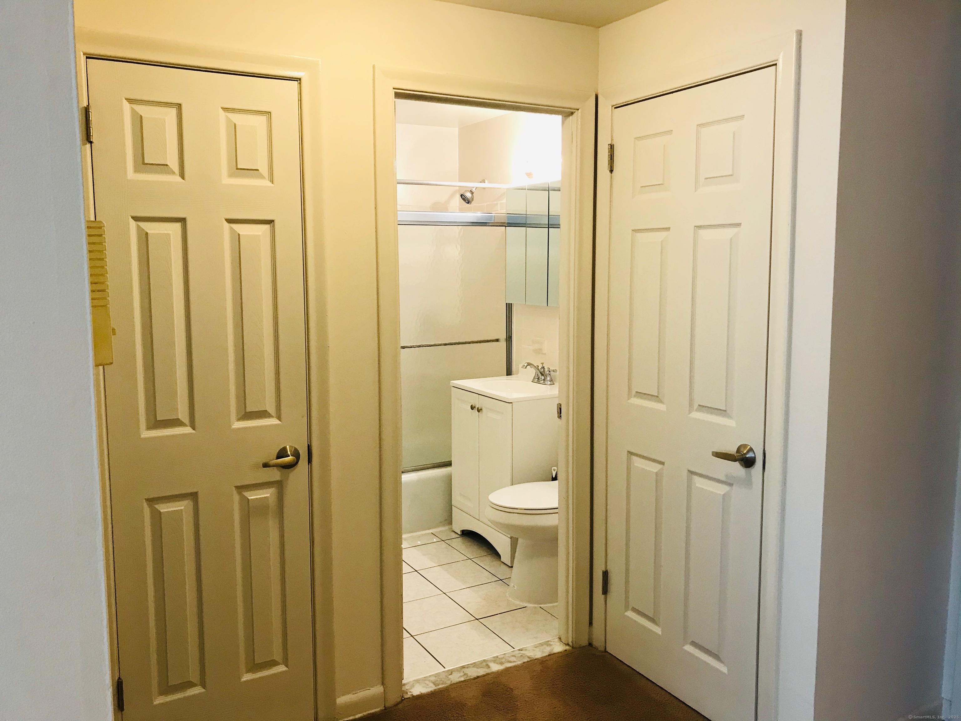 711 Farmington, West Hartford, 06119, 1 Bedroom Bedrooms, ,1 BathroomBathrooms,Residential Rental,For Sale,Farmington,24111119