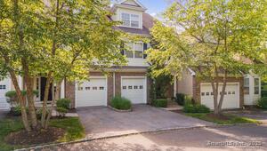 Homes for sale in Middlebury, CT | 2 Dogwood Ct #2, Middlebury, CT 06762 | MLS# 24111129