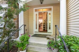 Homes for sale in Middlebury, CT | 2 Dogwood Ct #2, Middlebury, CT 06762 | MLS# 24111129