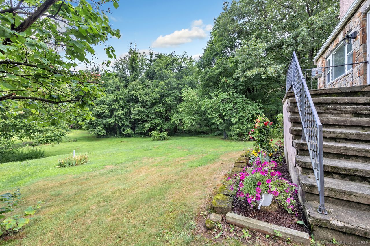 43-1/2 Willoughby, Shelton, 06484, 3 Bedrooms Bedrooms, ,1 BathroomBathrooms,Single Family For Sale,For Sale,Willoughby,170621655