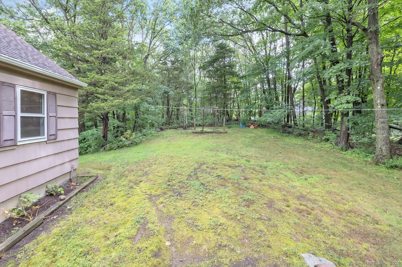 43-1/2 Willoughby, Shelton, 06484, 3 Bedrooms Bedrooms, ,1 BathroomBathrooms,Single Family For Sale,For Sale,Willoughby,170621655