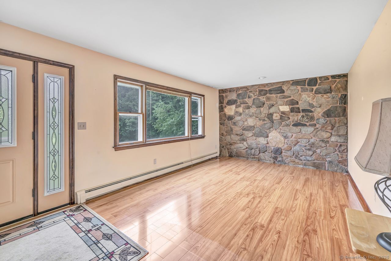 43-1/2 Willoughby, Shelton, 06484, 3 Bedrooms Bedrooms, ,1 BathroomBathrooms,Single Family For Sale,For Sale,Willoughby,170621655