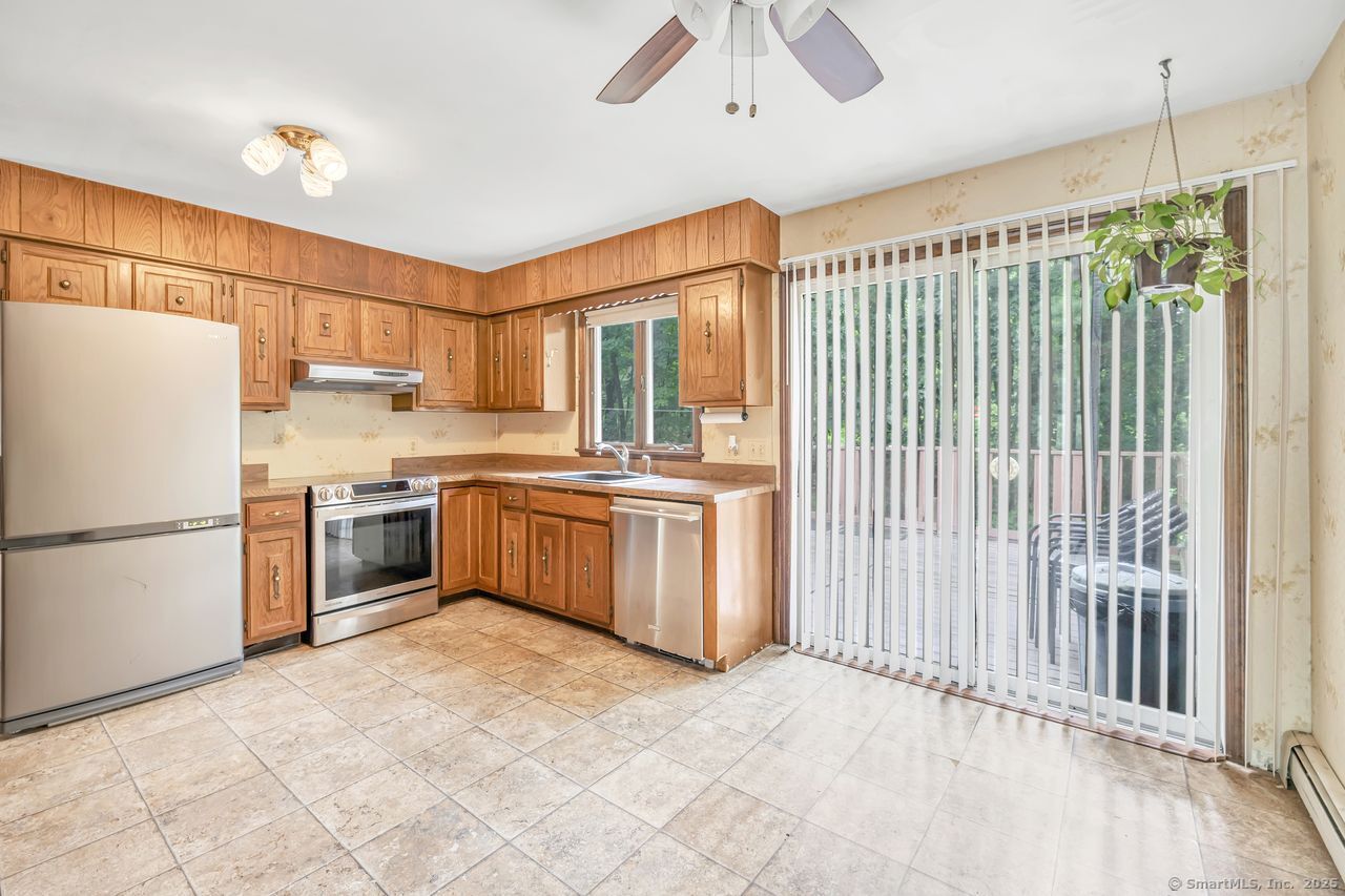 43-1/2 Willoughby, Shelton, 06484, 3 Bedrooms Bedrooms, ,1 BathroomBathrooms,Single Family For Sale,For Sale,Willoughby,170621655