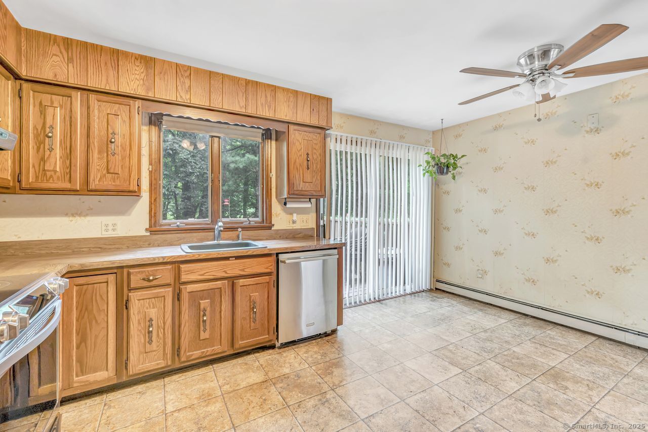 43-1/2 Willoughby, Shelton, 06484, 3 Bedrooms Bedrooms, ,1 BathroomBathrooms,Single Family For Sale,For Sale,Willoughby,170621655