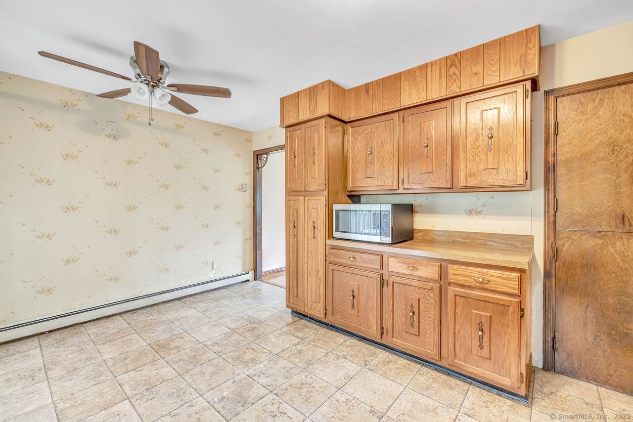 43-1/2 Willoughby, Shelton, 06484, 3 Bedrooms Bedrooms, ,1 BathroomBathrooms,Single Family For Sale,For Sale,Willoughby,170621655
