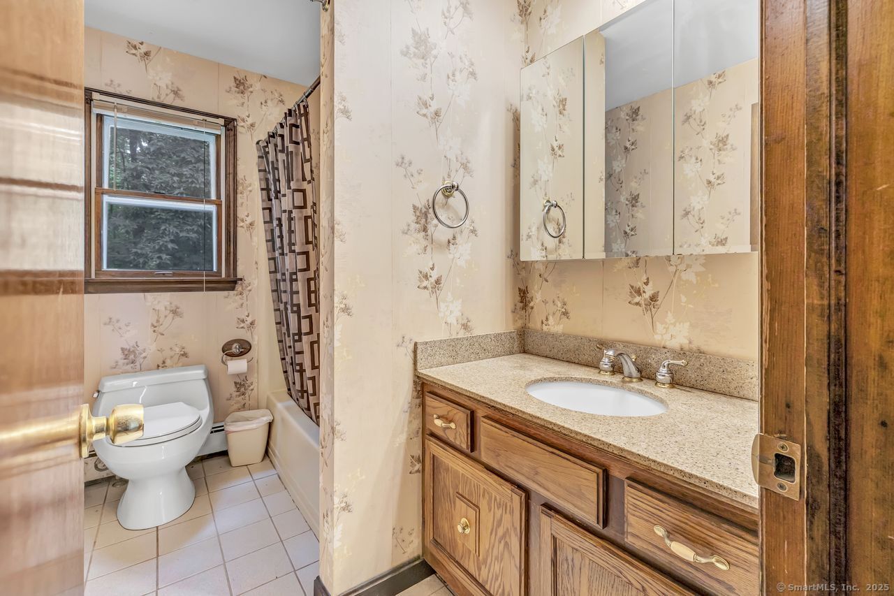 43-1/2 Willoughby, Shelton, 06484, 3 Bedrooms Bedrooms, ,1 BathroomBathrooms,Single Family For Sale,For Sale,Willoughby,170621655