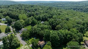 Homes for sale in Avon, CT | 41 Verville Rd, Avon, CT 06001 | MLS# 24112335