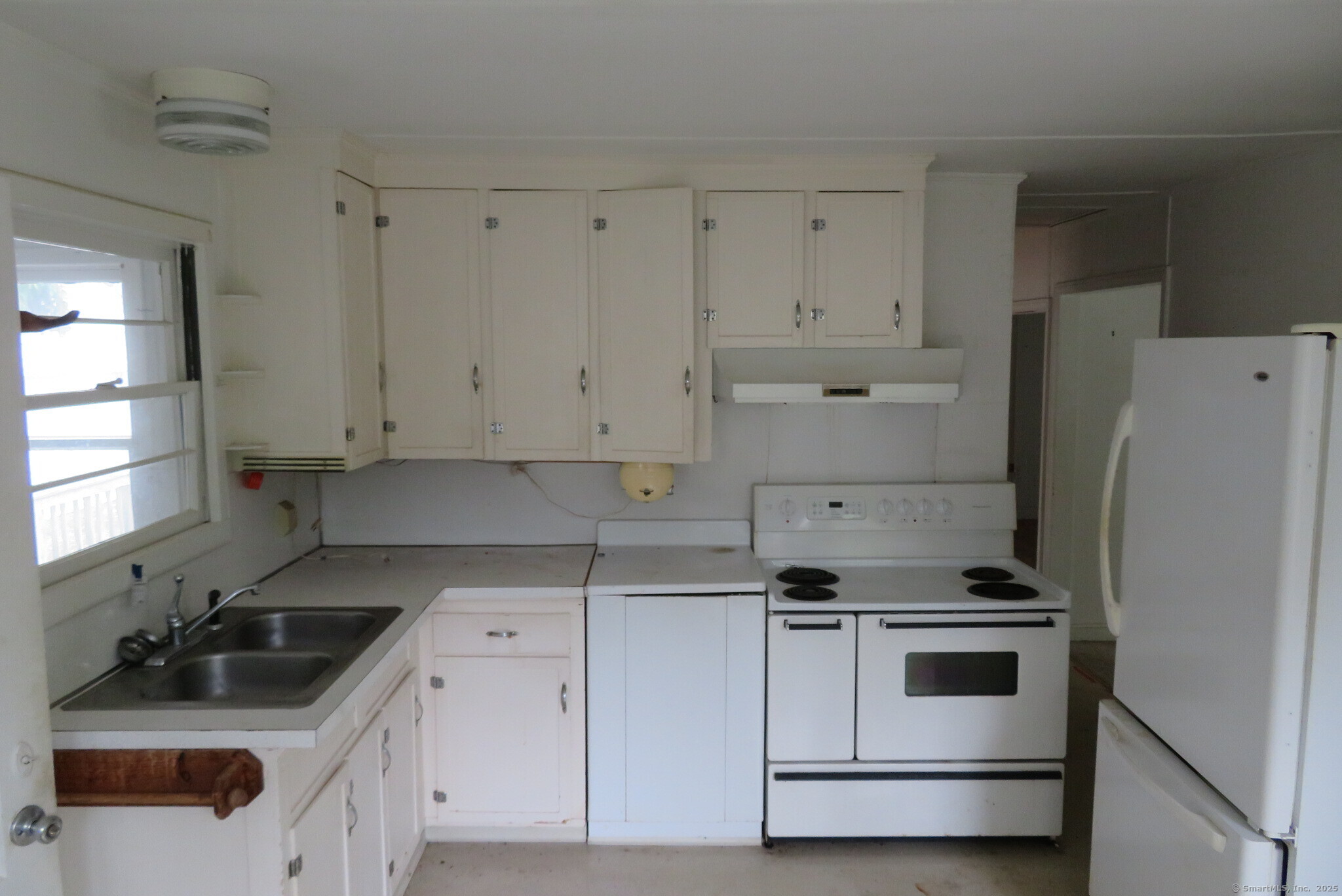 52 Chalker Beach, Old Saybrook, 06475, 3 Bedrooms Bedrooms, ,1 BathroomBathrooms,Single Family For Sale,For Sale,Chalker Beach,24108505