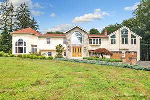 Homes for sale in Monroe, CT | 40 Walnut St, Monroe, CT 06468 | MLS# 24110750