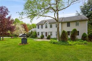 Homes for sale in New Hartford, CT | 37 Hidden Hill Rd, New Hartford, CT 06057 | MLS# 24114591