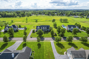 Homes for sale in Suffield, CT | 44 Farmstead Ln, Suffield, CT 06078 | MLS# 24114336