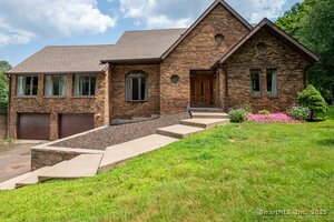 Homes for sale in North Haven, CT | 78 Blue Hills Rd, North Haven, CT 06473 | MLS# 24115423